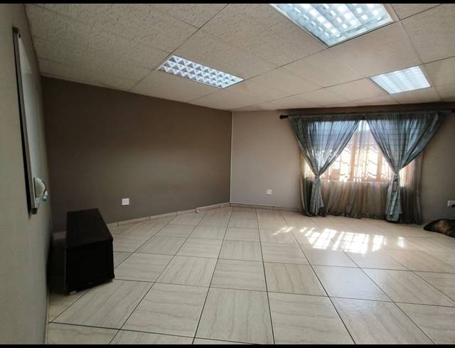 1,060M² WORKSHOP TO LET IN UNITAS PARK